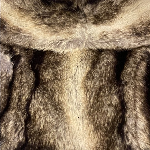 Candies Faux Fur Jacket in Brown and Tan pleather at side & back of neck peeling - Picture 8 of 8